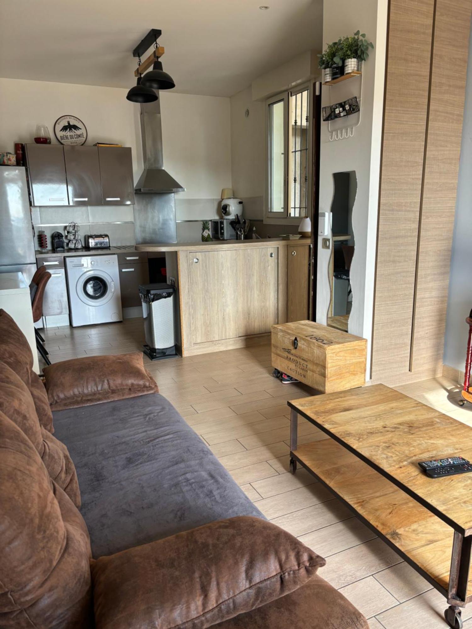 Flora Apartment